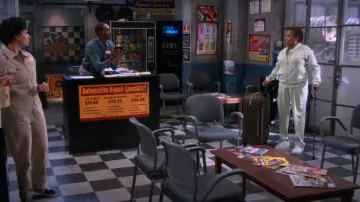 Baskets Adidas Superstar portées par Lucretia Turner (Wanda Sykes) comme on le voit dans The Upshaws (S06E05)