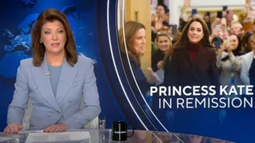 Blazer croisé en crêpe Michael Kors porté par Norah O’Donnell tel qu’on le voit dans CBS Evening News le 14 janvier 2025
