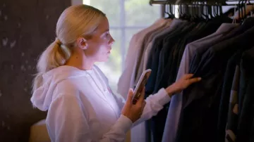 Aviator Nation Hoodie worn by Heather Rae Young as seen in The Flipping El Moussas (S02E02)