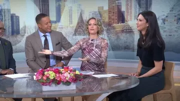 Amur Edith Vestido midi de malla floral y a cuadros usado por Dylan Dreyer visto en Today el 14 de enero de 2025