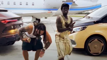 Mitchell & Ness 1998-99 Toronto Raptors Short rayé beige porté par Kodak Black en Kodak Black - Cyber Truck [Vidéo officielle]