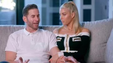 Balmain Balmain Mini robe à épaules dénudées en tricot stretch noir avec bordure contrastante portée par Heather Rae Young comme on le voit dans The Flipping El Moussas (S02E03)