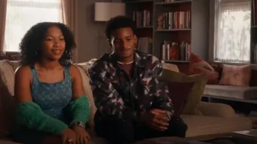 Veste camouflage Kenzo Cloud portée par Cameron (Nathaniel Logan McIntyre) comme on le voit dans The Equalizer (S05E06)