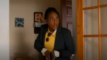 Blazer de cristal de ventana Tibi Menswear usado por Faith Mitchell (Iantha Richardson) como se ve en Will Trent (S03E02)