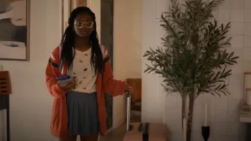 T-shirt Rag & Bone Beetle porté par Sunny (Kyrie McAlpin) comme on le voit dans Will Trent (S03E02)