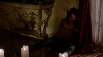 Le top "Out From Under" de Bonnie Bennett dans The Vampire Diaries