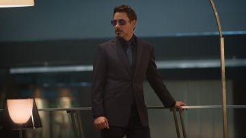Sunglasses Inititum of Tony Stark (Robert Downey, Jr.) in Avengers : Age of Ultron