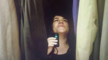 The vaporizer of cannabis Pax of Abbi Jacobson (Abbi Abrams) in Broad City S02E09