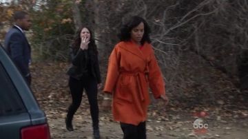 Le manteau en cachemire orange Max Mara de Olivia Pope (Kerry Washington) dans Scandal