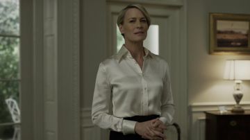 La chemise en soie Ralph Lauren de Claire Underwood (Robin Wright) dans House of Cards
