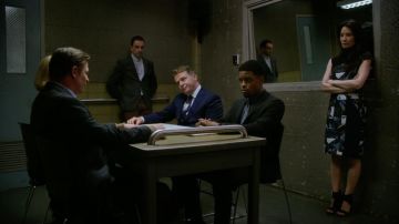 Les chaussures Maison Martin Margiela de Dr. Joan Watson (Lucy Liu) dans Elementary