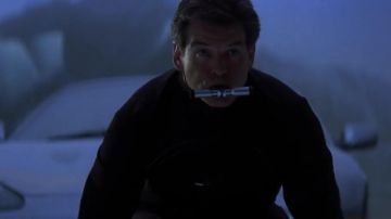 El respirador acuático de James Bond (Pierce Brosnan) en Die Another Day