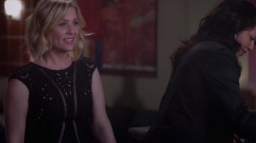 Vestido negro de Arizona Robbins (Jessica Capshaw) en Anatomía de Grey