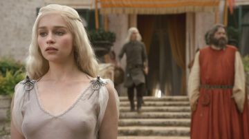 Les broches dragon de Daenerys Targaryen (Emilia Clarke) dans Game of Thrones