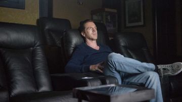 Les Puma grises de Bobby Axelrod (Damian Lewis) dans Billions