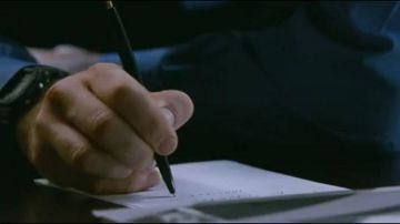 The watch Casio G-Shock 5600 of Sam Worthington in Back to the wall