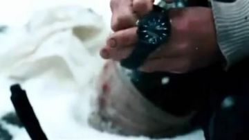 Watch Fossil of John Ottway (Liam Neeson) in the Territory of The wolves
