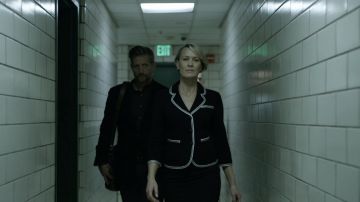 Le blazer St. John de Claire Underwood (Robin Wright) dans House of Cards