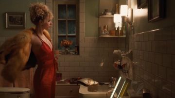 The red dress Jamie Vine (Juno Temple) in Vinyl