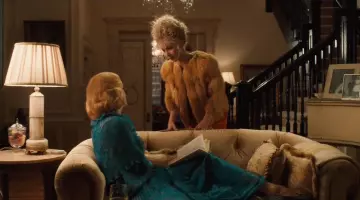 Le top en fourrure de Jamie Vine (Juno Temple) dans Vinyl S01E01