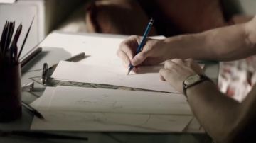 El lápiz Staedler utilizado por Yves Saint Laurent (Pierre Niney) en la película Yves Saint Laurent