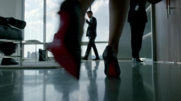 The shoes Christian Louboutin worn by Elektra Natchios (Elodie Yung) in Daredevil S02E05