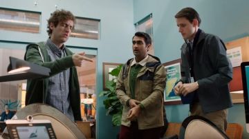 The bomber jacket beige blue and Dinesh Chugtai (Kumail Nanjiani) in Silicon Valley