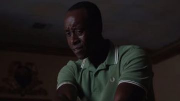 El polo verde Fred Perry de James Rhodes (Don Cheadle) en Iron Man 3