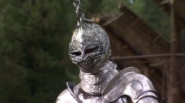 Le casque de Loras Tyrell (Finn Jones) dans Juego de Tronos