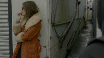 Pelaje y abrigo de terciopelo de Darlene en Mr. Robot