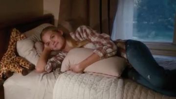 Camisa a cuadros de Jade Butterfield (Gabriella Wilde) para los días del bazo en endless Love