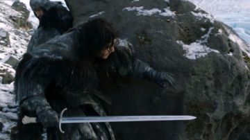 L'épée "Longclaw" de Jon Snow (Kit Harington) dans Juego de Tronos