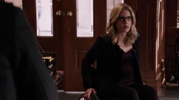 Le pull Rag & Bone de Felicity Smoak (Emily Bett Rickards) dans Arrow