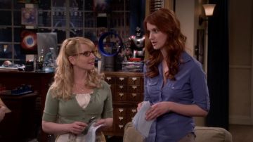 The necklace and pendant a star of Bernadette Rostenkowski (Melissa Rauch) The Big Bang Theory