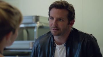 Chaqueta motera de Bradley Cooper (Adama Jones) en À Vif!