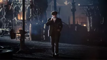 La gorra de tweed usada por Thomas Shelby (Cillian Murphy) en la serie Peaky Blinders (S01E01)