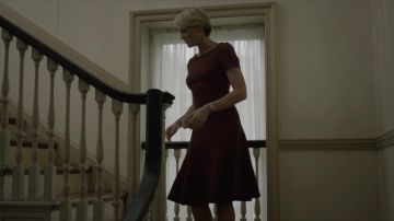 The dress Carven bordeaux Claire Underwood (Robin Wright) in House of Cards