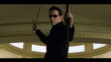 El sai utilizado por Neo (Keanu Reeves) en la película The Matrix Reloaded
