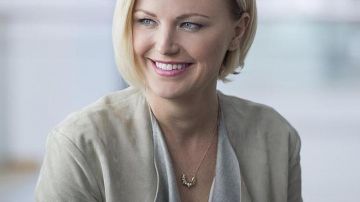 El collar Pamela Love de Lara Axelrod (Malin Akerman) en Billions