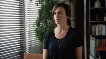 Le collier Chan Luu porté par Wendy Rhoades (Maggie Siff) dans la série Billions (Saison 1 Épisode 5)