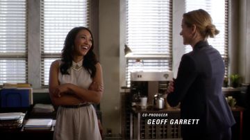 La túnica All Saints de Iris West (Candice Patton) dans The Flash