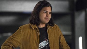 Le t-shirt Threadless de Cisco Ramon / Reverb (Carlos Valdés) dans The Flash
