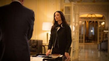 La veste Lanvin de Dr. Joan Watson (Lucy Liu) dans Elementary