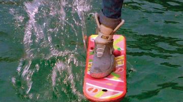 The Flyboard Air, version Zapata racing hoverboard Marty McFly in Back to the future 2