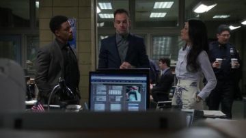 Dress white printed pineapple of Lucy Liu in Elementary
