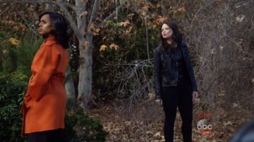 Le blouson Free People de Quinn Perkins (Katie Lowes) dans Scandal