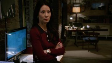 The Cartier watch Tank Louis, Dr. Joan Watson (Lucy Liu) in Elementary S04E16