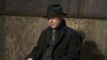 Borsalino gris oscuro de Raymond 'Red' Reddington en Blacklist