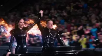 The costume parade black Peeta Mellark (Josh Hutcherson) in the Hunger Games