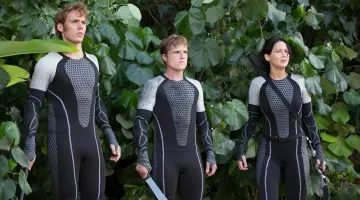 The battle dress and the machete Peeta Mellark (Josh Hutcherson) in the Hunger Games : The Kindling